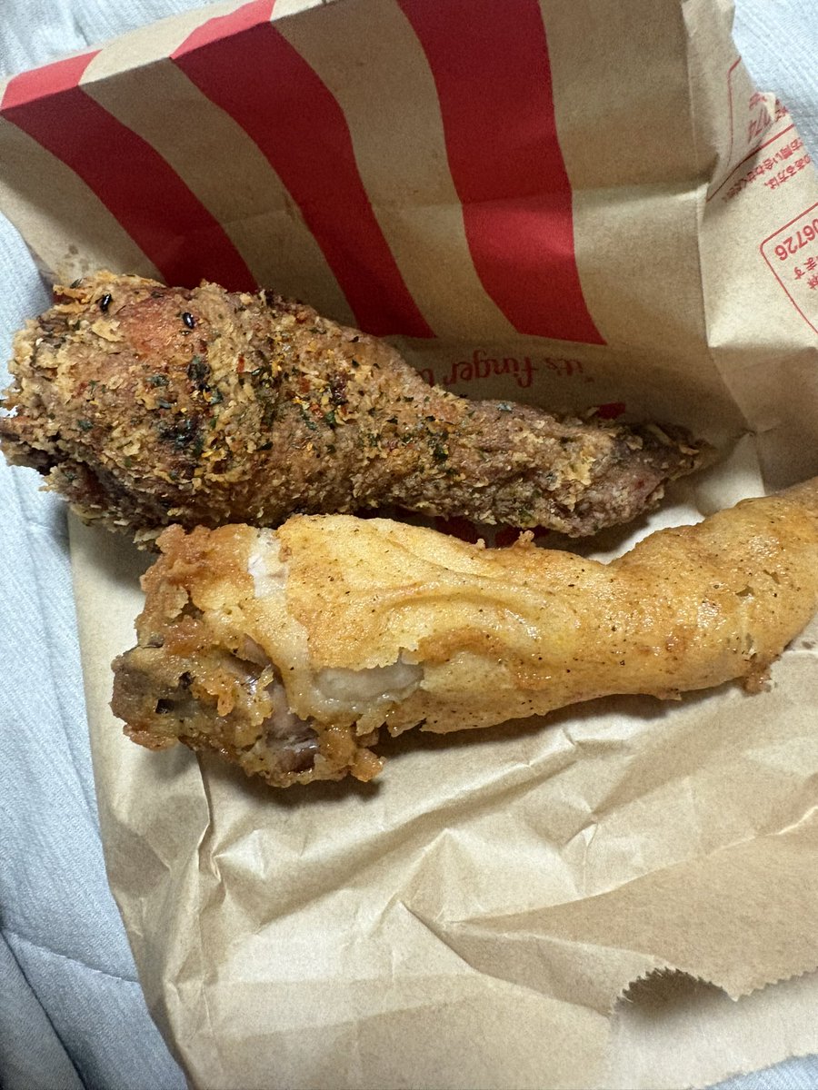 todgmmp's tweet photo. 食べくらべセットこれを渡してくる店員さん猛者すぎんか https://t.co/ppC6ouAiQI
