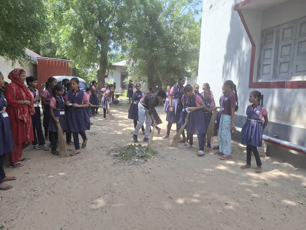 brc_msn's tweet photo. VIKSHIT BHARAT- SWATCHHATA ABHIYAN BR BHAVAN MEHSANA https://t.co/UdFQpt6FZq