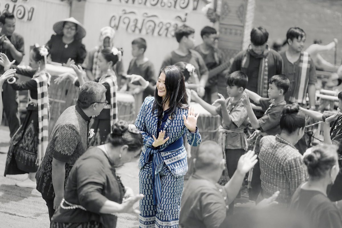 nongchiangmaiii's tweet photo. ลมเอ๋ยลมพัดต้องใจอ้ายยังห่วงหา กลับมาเป๋นนางฟ้าอยุ่บ้านเฮา . . 🪽🪽 https://t.co/3Q1A8hAXGU