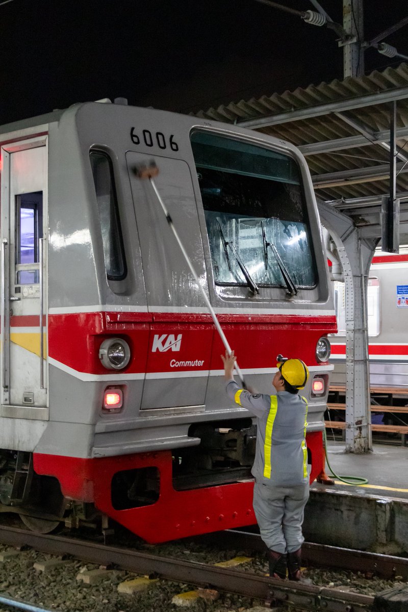 Osaki_e231's tweet photo. だからこんなに綺麗に維持してくれていたのか
終着駅もそうだが走行中にも清掃が入っていて驚いた https://t.co/MqDlO8TiNY