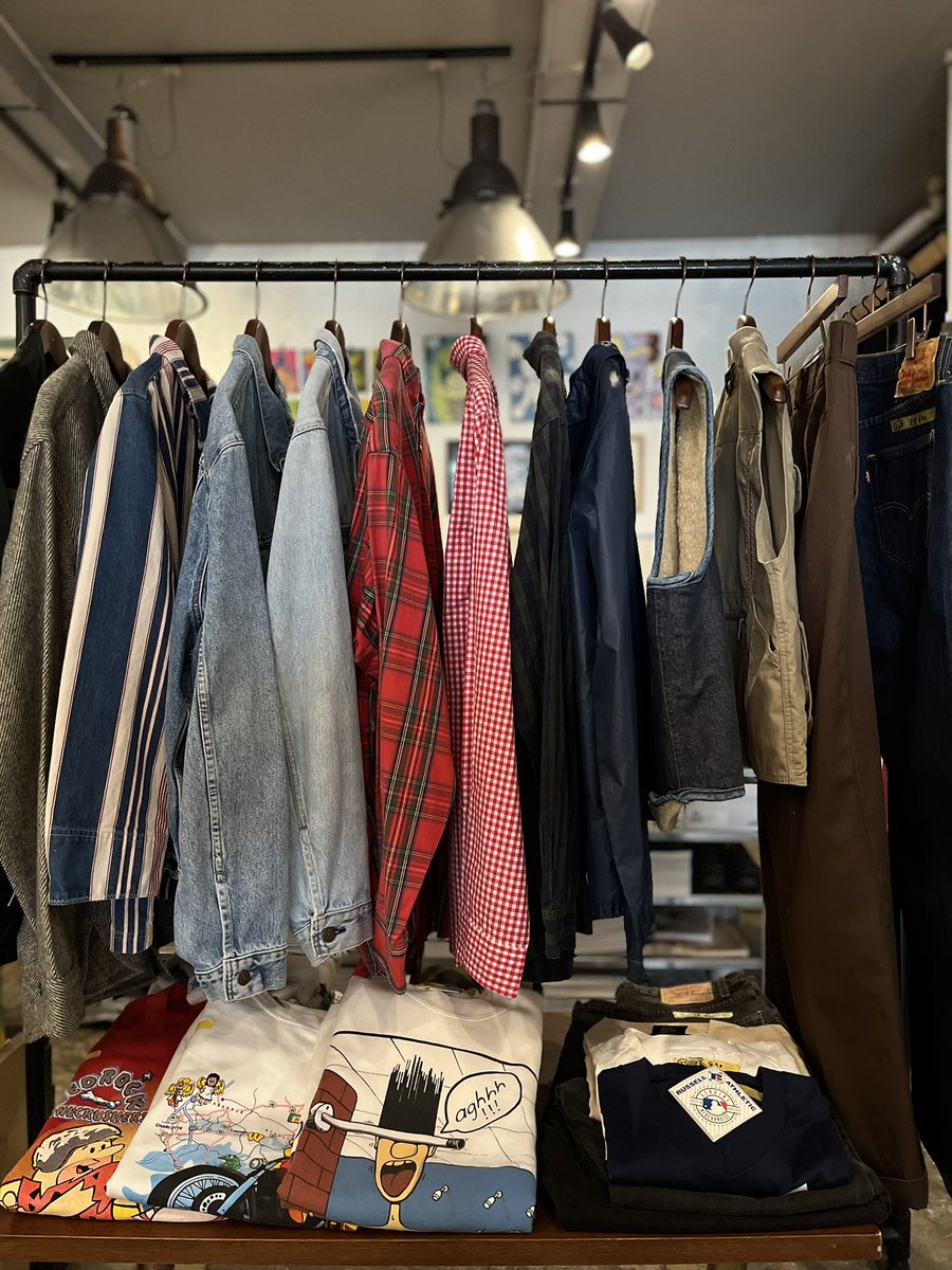 sloop_hkd's tweet photo. @hoffman_sapporo 
・
・
秋冬仕様に商品入れ替えてくれました。
ありがとうじゅんちゃん。
・
・
グッドなアイテムありますよ〜。
是非ディグリに来てください。
詳細は後々アップしていきまーす！
・
・
本日も宜しくお願いします。
【営業時間】
11:00-20:00
#hoffman#古着#sloop#滝川#洋服 https://t.co/qpWq3bCNRg