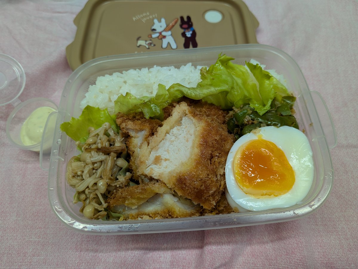 sfdanna's tweet photo. 今日は
チキンカツ(スーパーのお惣菜)
ゆで卵
ピーマンのおかか和え
えのきバター
岩下の新生姜入りのタルタル

明日休みにしたかったけど…無理そう😂
くそぉーー

#お弁当記録
#お弁当作り楽しもう部 https://t.co/Tl9YWYRvS7