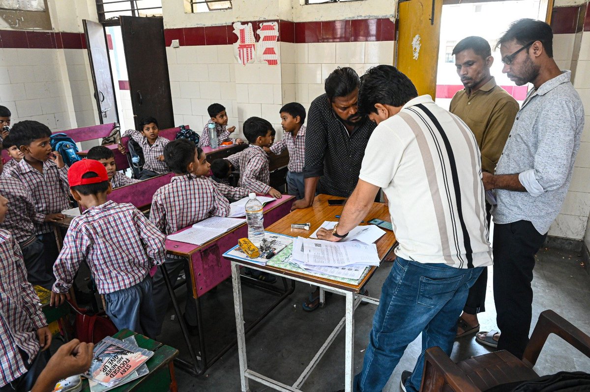 ANINDYAtimes's tweet photo. Through my lens---#Teachers squeezing in #electoral duties in their daily timetable. #ElectionCommision #election #election2027 https://t.co/mxPMYUXT4N