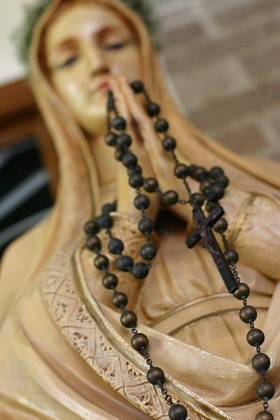 JustAdaugoijele's tweet photo. "Anyone who goes to Mary and prays the Rosary can not be touched by Satan."
         Fr. Amorth https://t.co/4HMZWDywNX