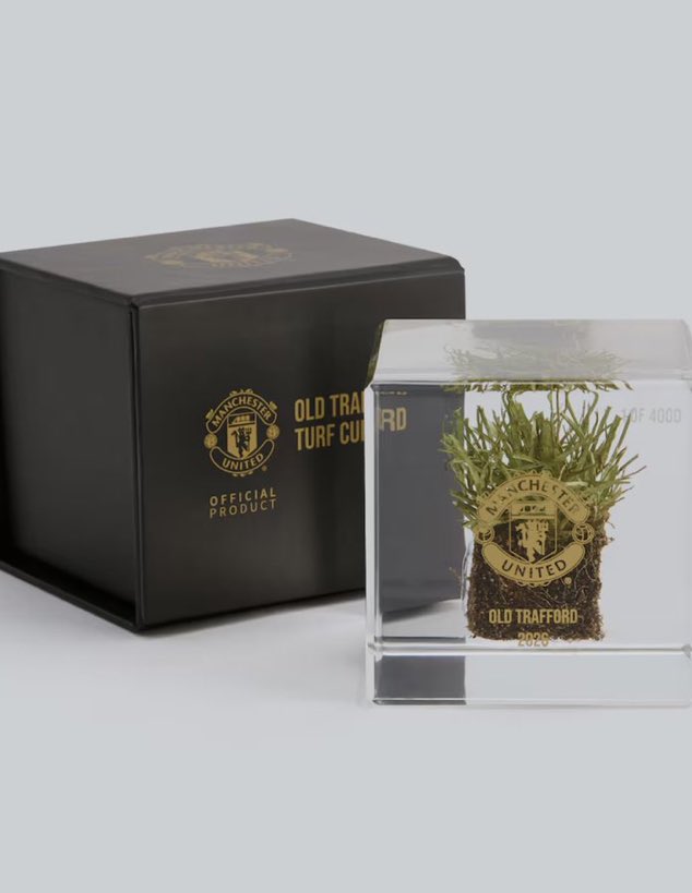 PorosHalangID's tweet photo. “Kerja banting tulang buat apa si?”

Me: Beli rumput Old Trafford. https://t.co/CQrDGpV1EE