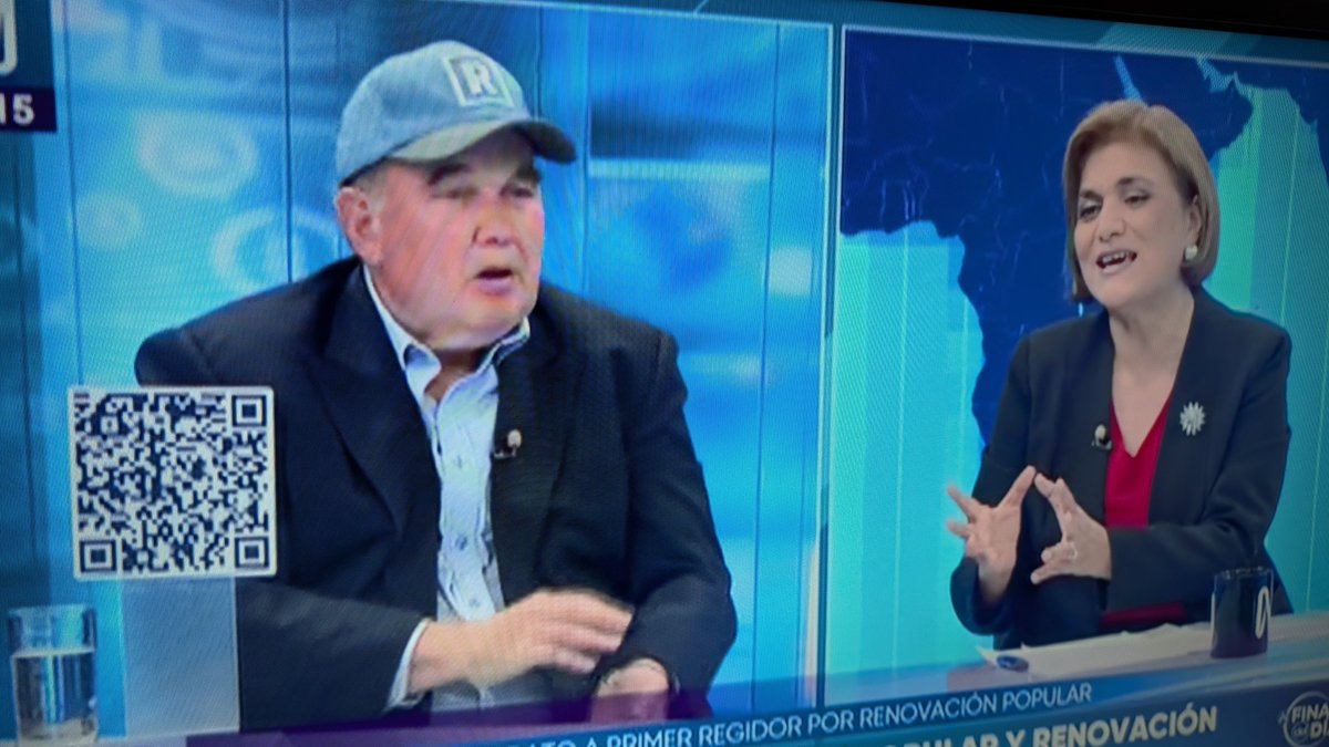 FerLlanos's tweet photo. Entrevista con el QR del candidato. Periodismo 4.0 https://t.co/pdTuKt9x9T