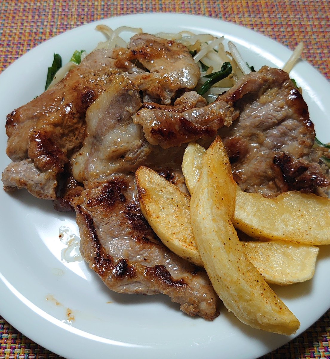 Albedolab2019's tweet photo. しょうが焼き
#おうちごはん #X家庭料理部 #自炊 #食事記録 #飯テロ #グルメ #ランチ
【PS】
やっぱり
茶色い食べ物って正義 笑
https://t.co/dXwiQ7HkQk https://t.co/lGjbeNtYVf