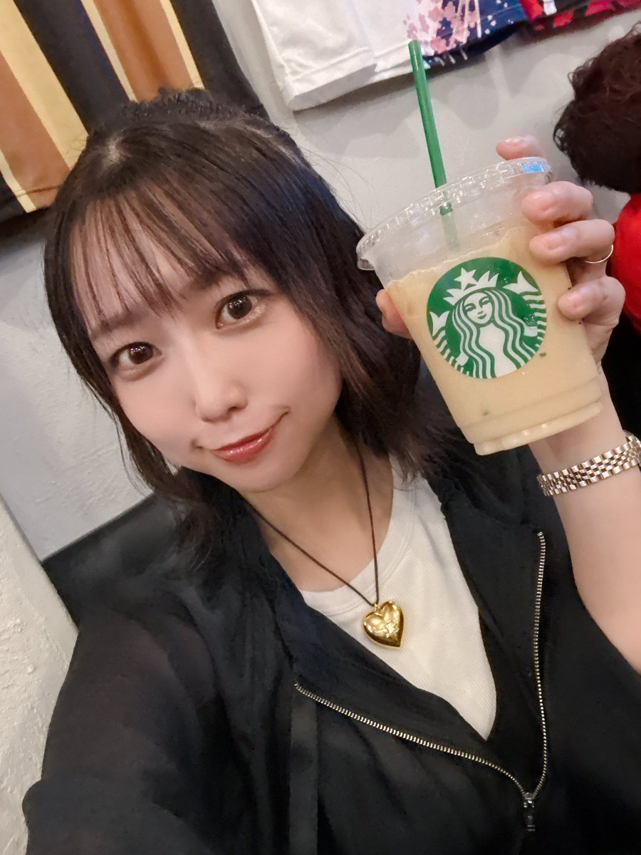 matsumomo916's tweet photo. 監督ありがとう😊

先発とごご
東1局親番、国士イーシャンテンまでいくも不発

一旦お茶して心を落ち着けます☕️ https://t.co/Mqsoxt0jFh