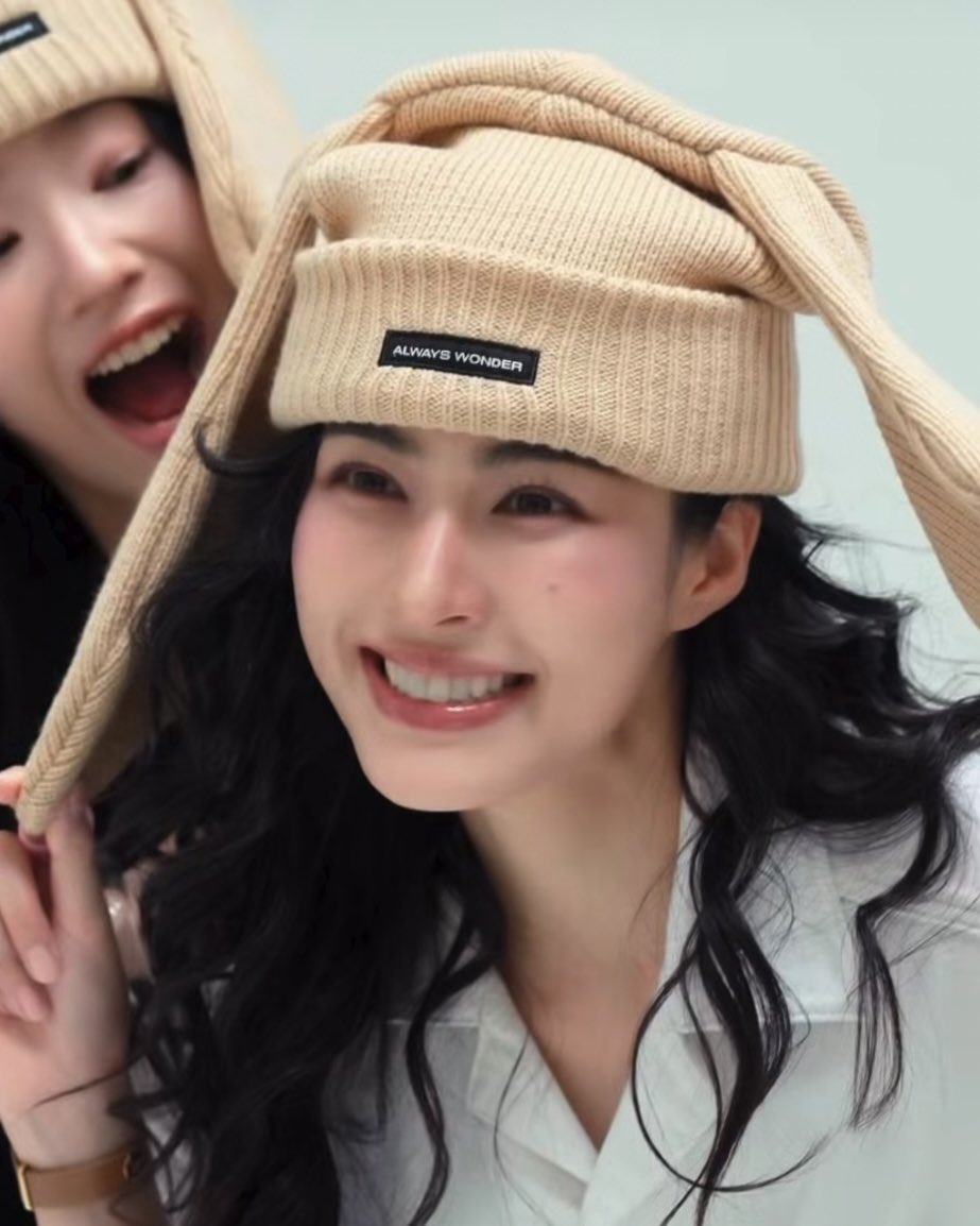 chiiyahhh's tweet photo. i need to see orm wearing this goldie beanie!!! 🐶 https://t.co/cLntIoHsra