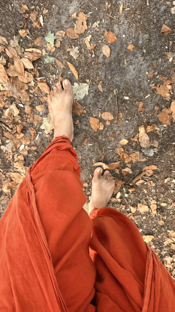 YingLavaud's tweet photo. Touch the ground! 👣🍃🌳🌍✌️ https://t.co/cqwuzrYSPX