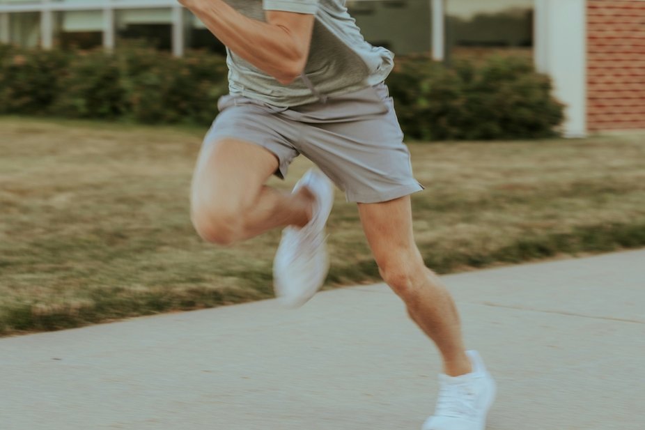 viewbug's tweet photo. Photographing runners? Start around 1/500s, turn on burst mode and continuous AF, and anticipate the stride. 🏃
Get the tips: https://t.co/vDZ5AQWNmE
#photography #sportsphotography #viewbug https://t.co/v2lSbDEV13