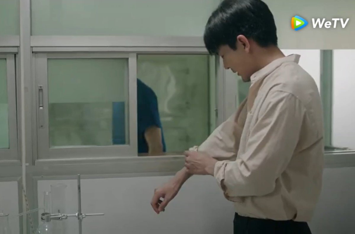 myasiaaddiction's tweet photo. Doctor Ji - Episode 3 - Doctor Ji - Episode 7 (Prae kidnapping)

Episode 3, Ken measures Doctor Ji's pulse and says that he is tired and needs to rest (perhaps due to abstinence from human blood in the body), the next day he appears well disposed but Chita has not gone to work and is where Doctor Ji visits him at home and finds him with a fever.

Episode 7 - It shows Prae being attacked in the hospital and the man wears the same shirt as Doctor Ji, the fact that he sends someone else to do the dirty work is because he has a name to watch over in society as a medical examiner and for his family. Chita has no one.

Chita is a good person and is being manipulated by a stronger Nour. Doctor Ji - moon (night) (evil) and Chita - (sun) (good). @wooooyd

NOUR X MINI MEET DAY

The Rainbow of Fate
#NourTheSeriesEp7 
#toeyphoom #phoomcww