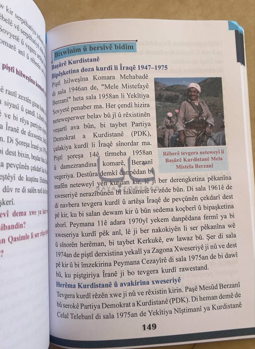 Alptekin_D's tweet photo. Colani rejimi Suriye'de Arap ve Kürt müfredatlarının ayrılması sonrasında, Suriye'nin kuzey ve doğusundaki öğrencilere yeni Kürtçe ders kitaplarını dağıtmaya başladı. Yeni müfredatlarda, "Büyük Kürdistan" olarak adlandırılan ve Irak topraklarının yanı sıra diğer ülkelerin topraklarını da içeren haritalar ve tasvirler bulunuyor.