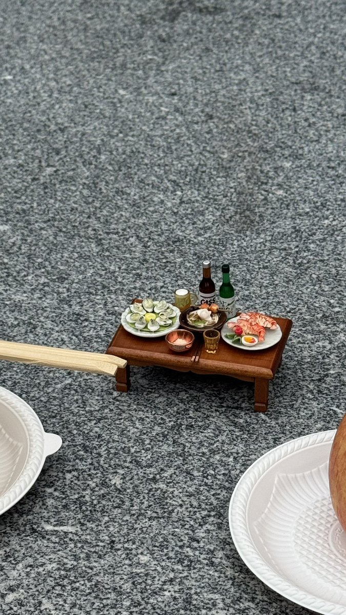 60CHSS's tweet photo. 아니 뭐임? 우리집 제사상 차리기 귀찮다고 미니어쳐로 제사지냄 ㅅㅂ 미친엠지집안 https://t.co/DHUKh9tfMK
