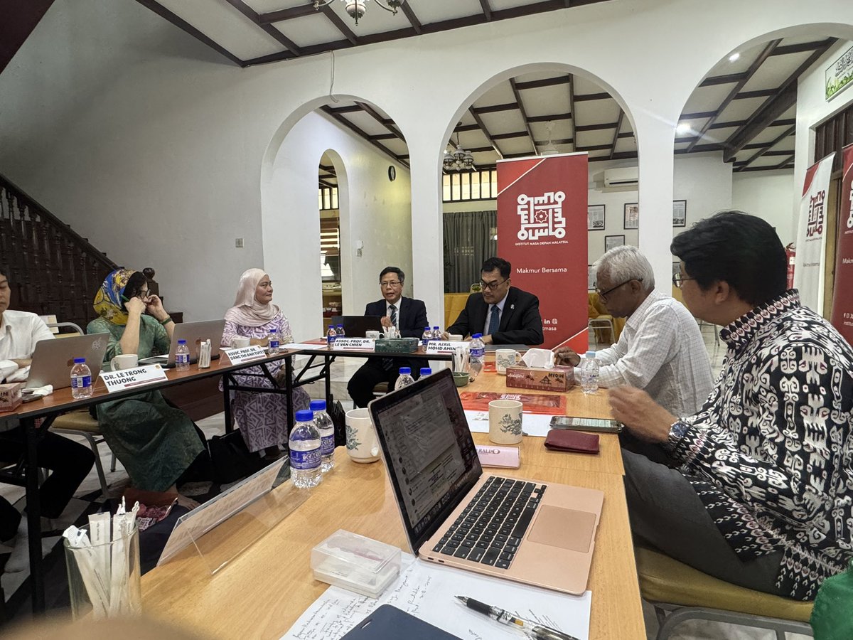 erhanazrai's tweet photo. Team INTAN Vietnam mai @institutmasa. https://t.co/sGdgeBL7qc