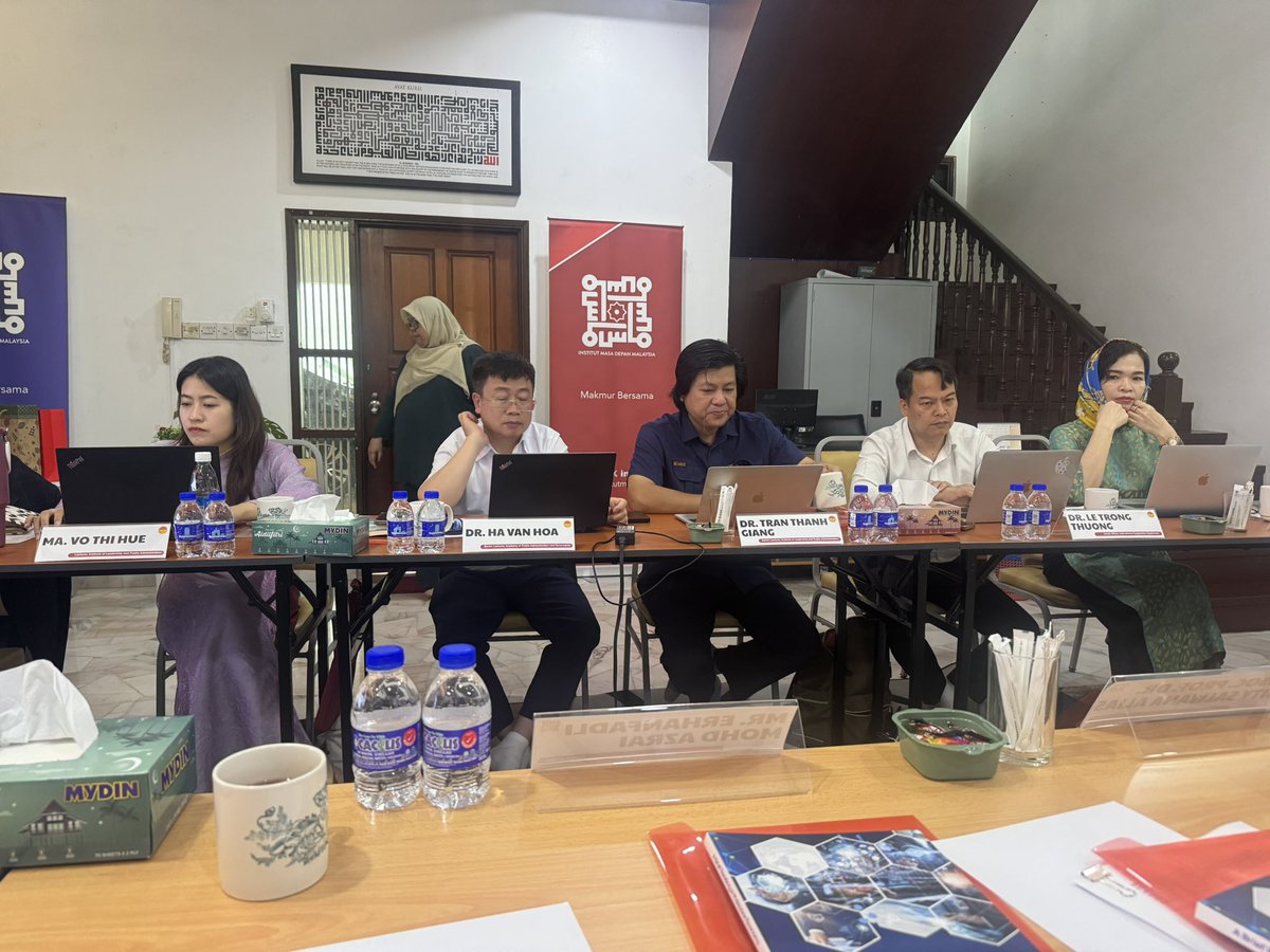 erhanazrai's tweet photo. Team INTAN Vietnam mai @institutmasa. https://t.co/sGdgeBL7qc