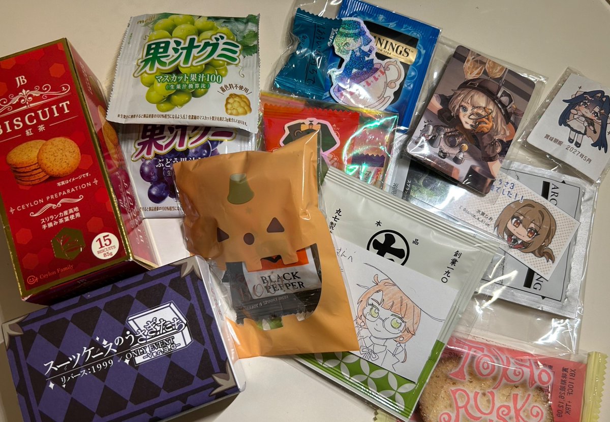 yoiguchi_kyo's tweet photo. #スツうさ行ってきました3
お疲れ様でしたー！！！
ヴィラさんでいました
前回は出遅れて手に入らないものもあったのですが今回は手に入れられた！とても楽しかったです
差し入れとかもたくさん頂いてしまい！！ありがとうございます😭ここに写って無い場合帰路で食べたかも（アホ）レポも描きたいね https://t.co/oQMsGEVtOV