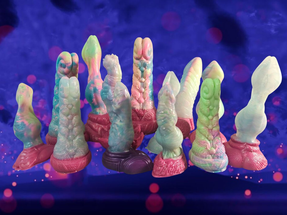 Amity_XCA's tweet photo. A very bright and fun color marble. I had quite the experience today with this after learning yesterday. 

The colors are so beautiful together! (I don't do much bright) 
I hope you all enjoy! 🦚🥰
@XenocatArtifact https://t.co/gw23TZC2bU