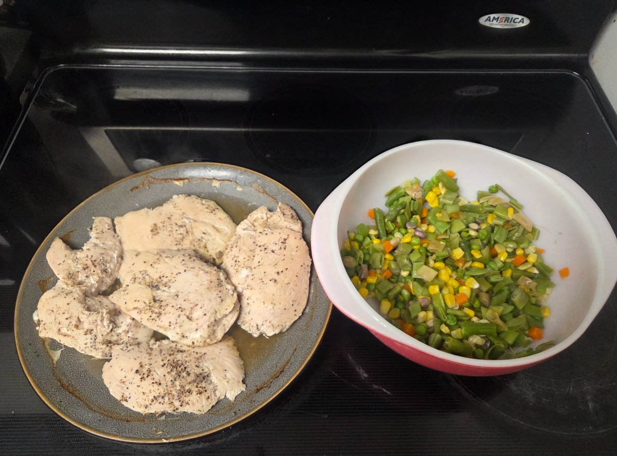 ERGardenerChef's tweet photo. I didn't do much of preparation for tonight's dinner. My husband, @albert_riopel prefers grilled chicken in a conventional oven, with just a sprinkle of pepper.

Main Dish:
Baked Chicken Breast 

Side Dishes: 
Mixed Vegetables 
Basmati Rice 

Ingredients:
- Chicken Breast 
- Pepper 
- Mixed Vegetables 

Instructions:
- Sprinkle chicken breast with pepper. 
- Place the marinated chicken breast in the conventional oven for 30 minutes, at 400 Fahrenheit. 
- Make sure to turn both sides to evenly cook the chicken.
- Once it's fully-cooked, serve it with mixed veggies and steamed rice.

Fun Fact:
The fresh green beans veggies were from gardens at our Point Roberts 🇺🇸 & Lantzville 🇨🇦 properties.
