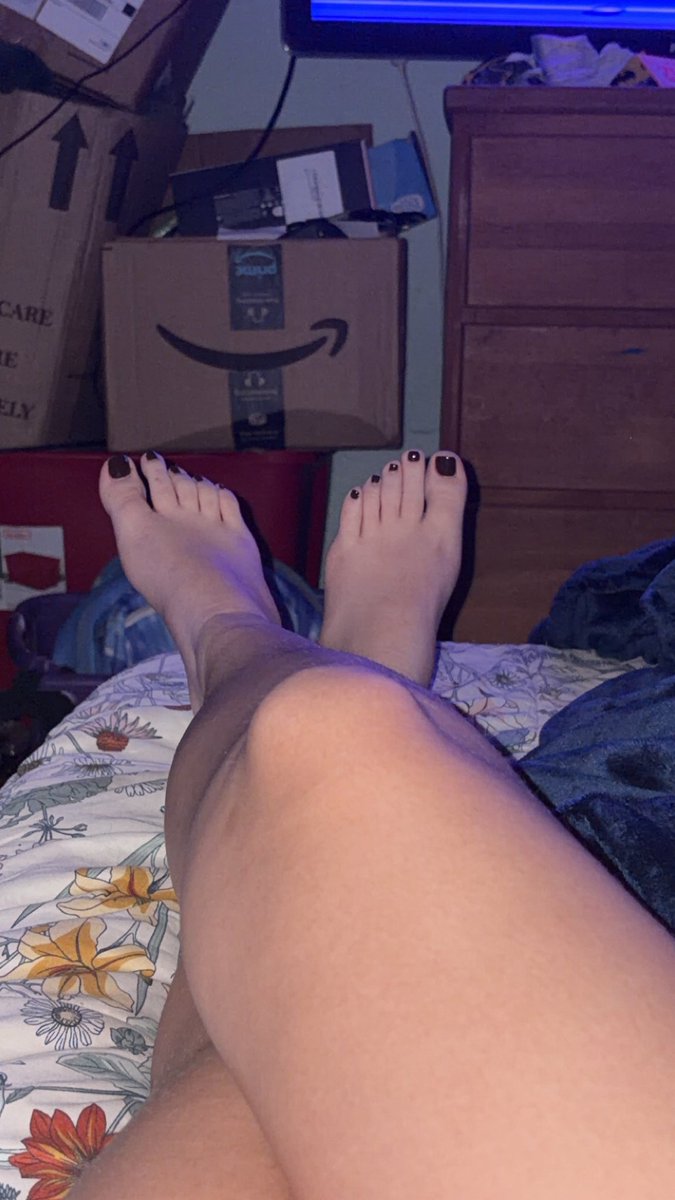 sofia_nicole13's tweet photo. #footfetısh #feetworshi̇p #feet https://t.co/hB3oKjuw0p