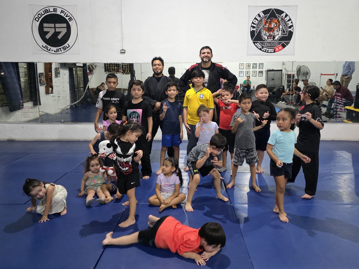 TigerArmyBJJ's tweet photo. Tiger Army Jiu-Jitsu 

(24/SEP/26´) 

#TigerArmyJiuJitsu #Bjj #BrazilianJiuJitsu #JiuJitsu #BjjMonterrey #Grappling #DoubleFiveJiuJitsu https://t.co/wLd04B4Qca