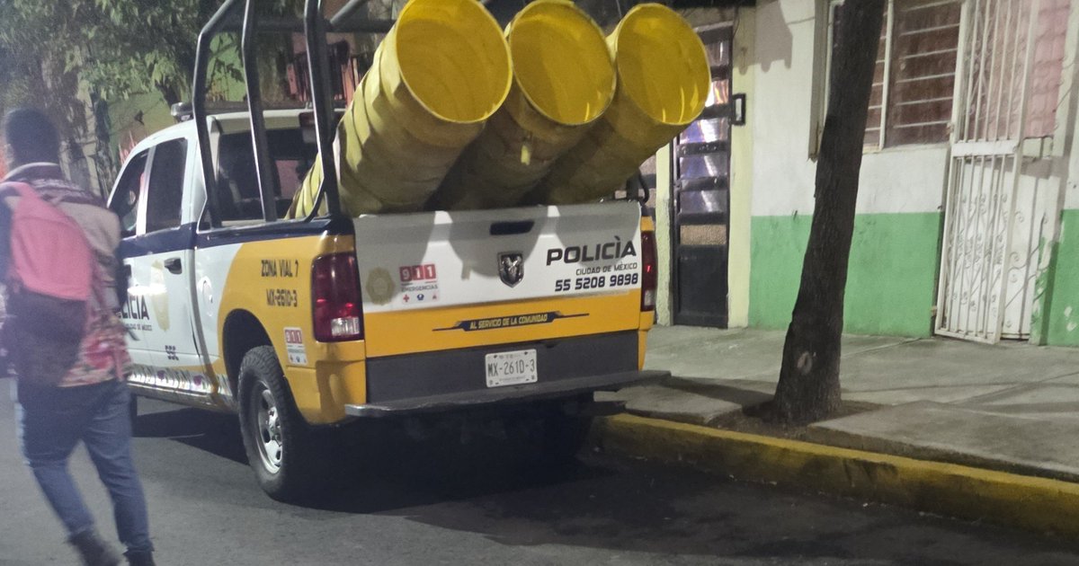 Erickbr_94's tweet photo. @ClaraBrugadaM @EvelynSalgadoP 

Para eso sirven la unidad MX26103en lugar se cuidar de atender su zona vial.

Por cierto dejaron personas drogandose en los alrededores del parque Fortino Serrano. https://t.co/LjWb1vxs28