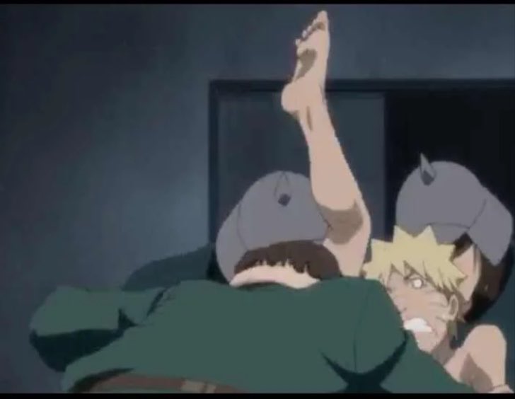 lunadulcce's tweet photo. Se habla muy poco de cómo casi lo violan a Naruto en esta película y se la pasan manoseándolo sin su consentimiento 🫠 https://t.co/v9101581mp