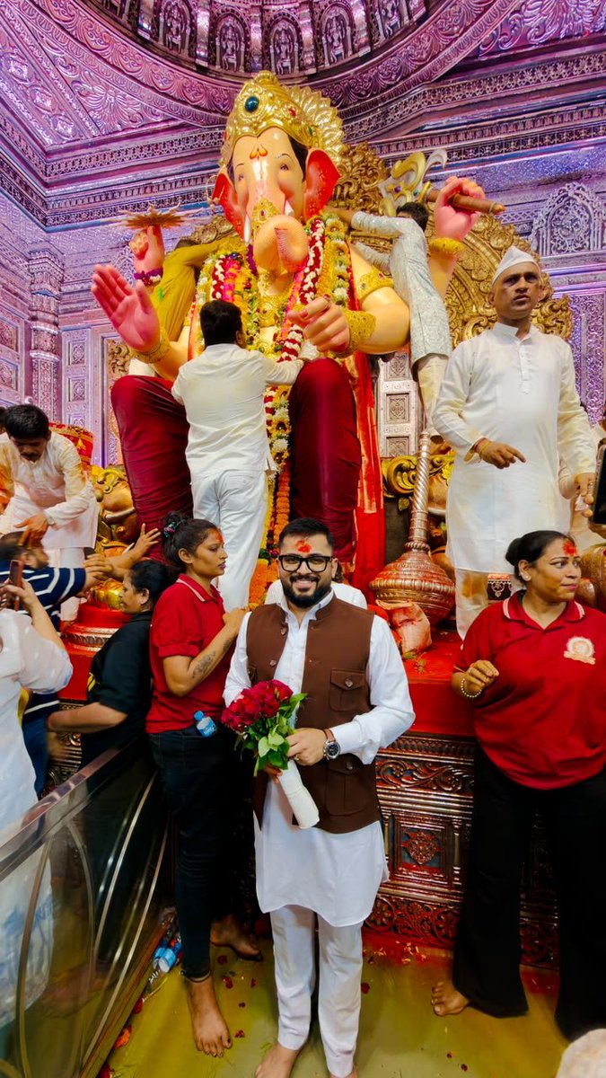 DrAnkitMogha's tweet photo. Millions of devotees A king infinite devotion
Good fortune to touch the feet of Shri Ganpati Ji of Lalbagh Mumbai today
Om Gan Ganpate Namah
Lal Baugcha Raja Darshan 2026
#lalbaugcha #Darshan
ॐ गं गणपतये नमः
लाल बाग राजा २०२६ दर्शन
#lalbaghcharaja #mumbaidiaries #MumbaiGanpati #lalbaughcharaja #ganpatibappa
