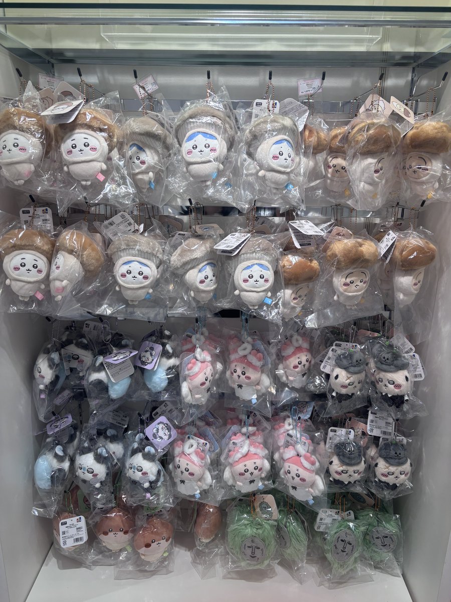 gorokke1907's tweet photo. 작년 할로윈 마코 일본갔을때 
치카랜드에 아주 많았음 
그니까 플미주고 급하다고 지금 사지말라는거임
이 사진찍은게 작년10월말임

그니까 제 발 플 미 멈 춰
뉴비분들 기존분들 정신차려 https://t.co/Tg59lNIo8W