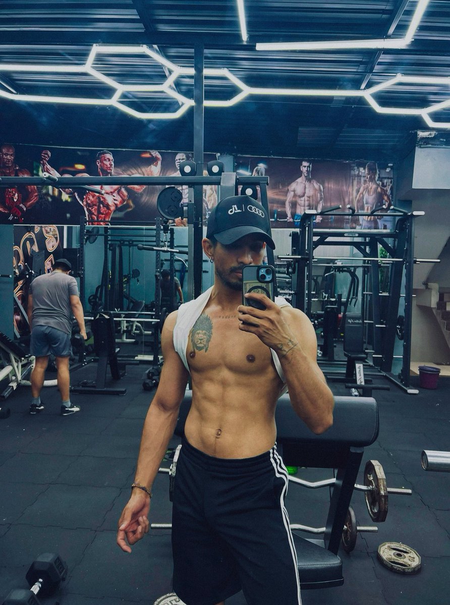 santosant31's tweet photo. ¿Y si sí?🫣😮‍💨🐯

#gymrat #selfie @destacar https://t.co/jZiRN9rusE
