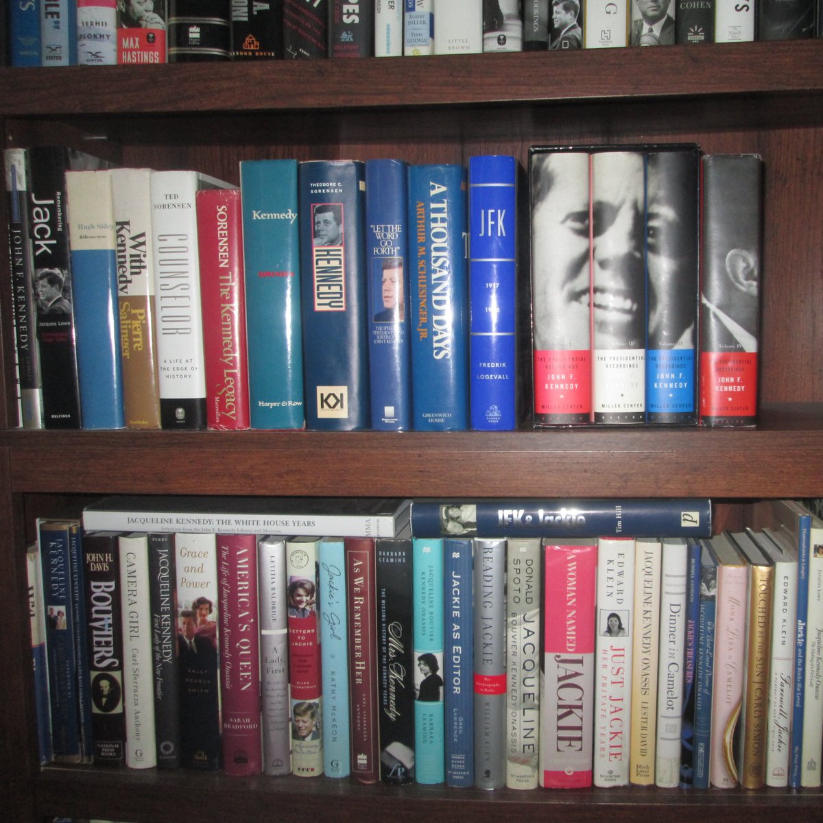 TraciPeddie's tweet photo. Before heading out for my today, I’d like to share a few photos of my current book collection, which has grown to over 200 volumes. I’m especially grateful to Jul Namarie and Scarlett Santa for helping expand it. Thank you both for your kindness https://t.co/6indPRZx1c