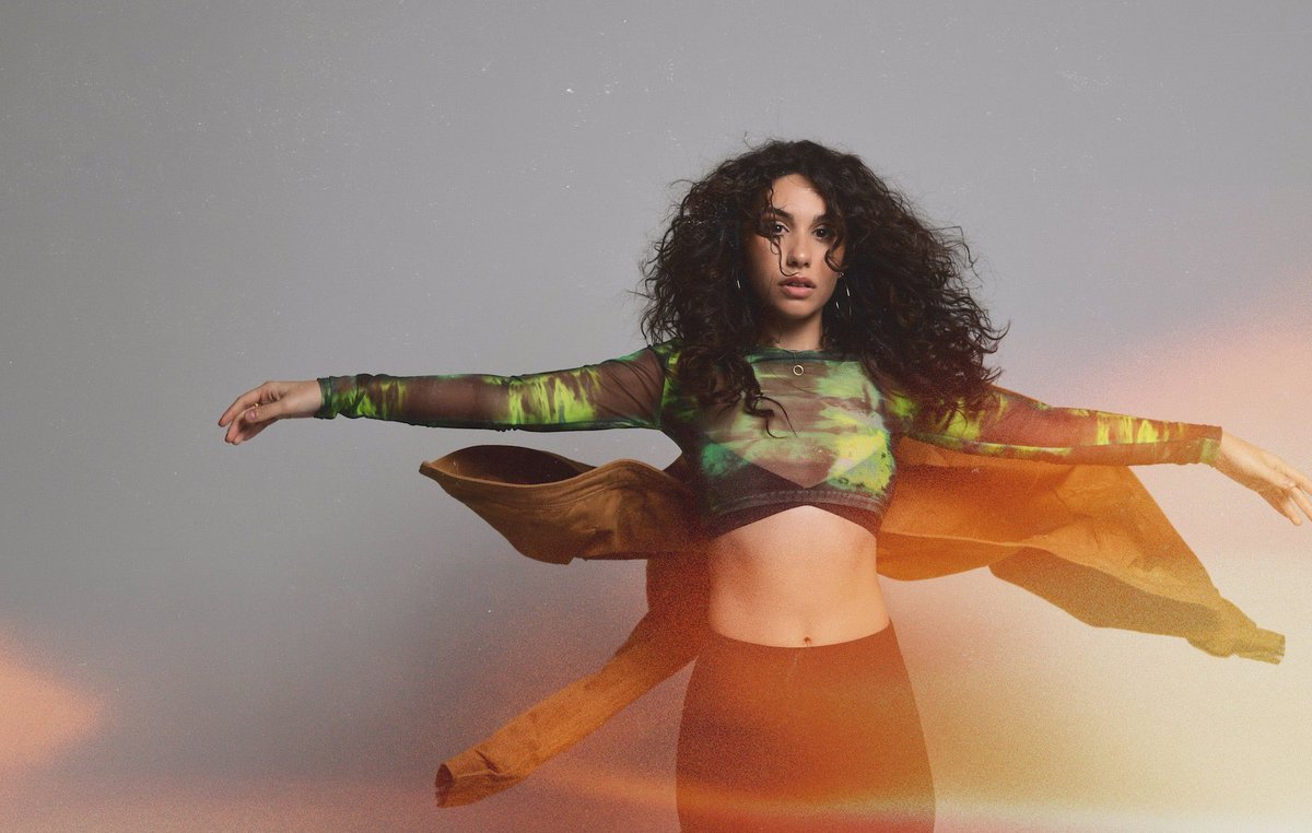 Floridabab95's tweet photo. 5 Years ago today Alessia Cara released her album In The Meantime the album spawned one single Sweet Dream. In The Meantime debuted at number 81 on Billboard’s Top Albums Sales Chart. I love this album it’s amazing. 😍🧡🩵❤️🤍 #inthemeantime #alessiacara https://t.co/kcsafARtkL