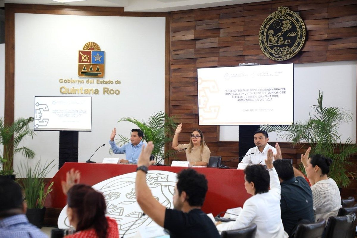 qrooexpress's tweet photo. .#Cabildo de Playa del Carmen aprueba actualización del #PMD 2024-2027 - https://t.co/JXeReK8oFB
#QRooExpress #Noticias #PlayaDelCármen #QuintanaRoo #QRoo #México #Entérate #Convenio #Mototaxis #PlanMunicipalDeDesarrollo #ServicioPublico #Movilidad @estefaniamerkdo https://t.co/JfTI40IOgs