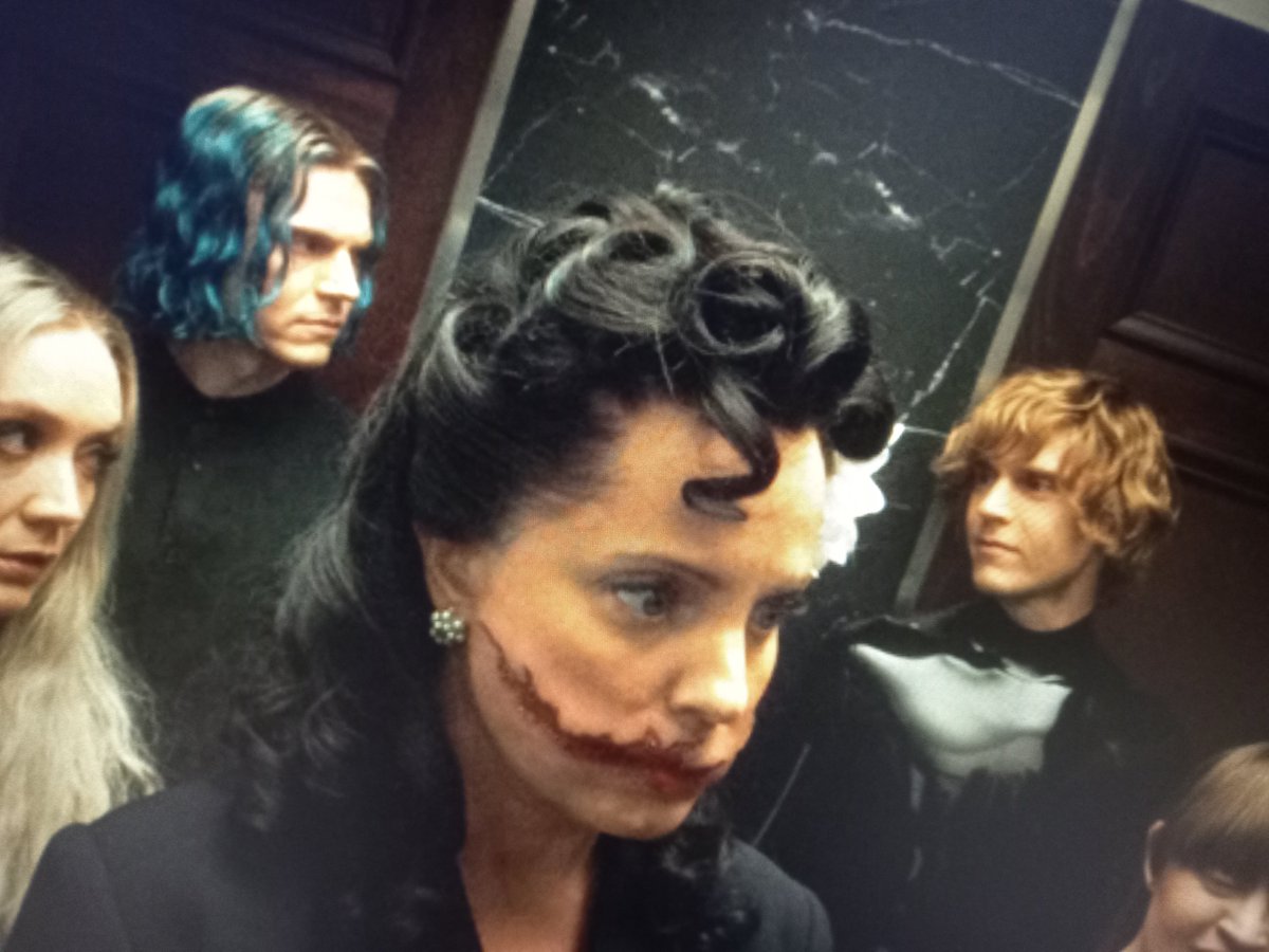 evancohanx's tweet photo. parece que eu tô delirando, meu cérebro ainda não conseguiu assimilar kai e tate realmente juntos e interagindo #ahs13 https://t.co/pkESvUR4iG