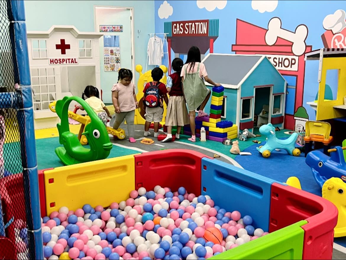 CityMallPh's tweet photo. Giggles never end at Bouncing Monkey Playhouse🛝🌈🎊🏀🎈 Visit them at CityMall Tarlac

#CityMallPH #bouncingmonkeyplayhouse #TarlacCity https://t.co/Cea9azEAPG