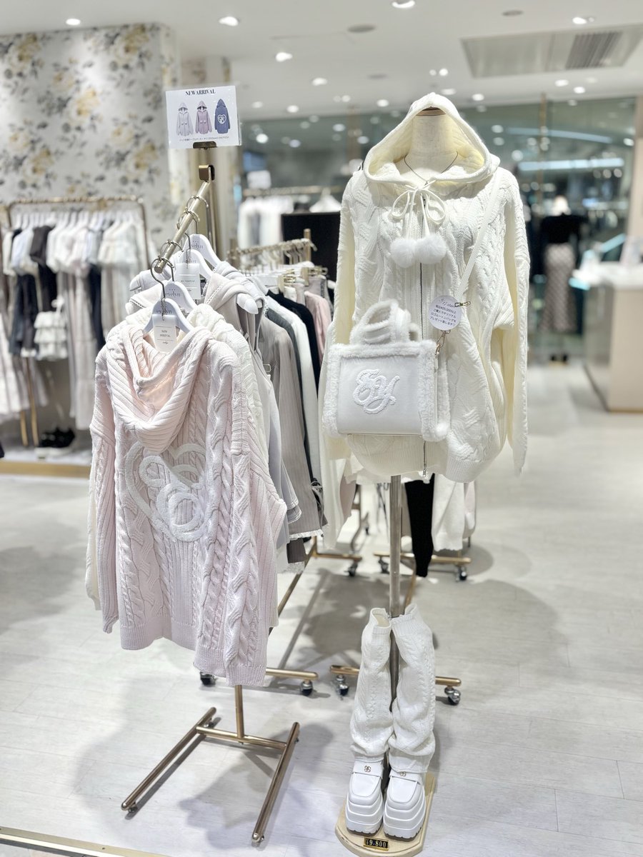 evelyn_tokyo's tweet photo. evelyn横浜店

♡HOT ITEM♡

新作/再入荷アイテム続々入荷中🎀🤍

#Rillyemulie のお取り扱いも
ございますჱ̒՞ ̳ᴗ ̫ ᴗ ̳՞꒱

ぜひ横浜店にてご利用くださいませ🩰🪞 https://t.co/5cuivQfn8b
