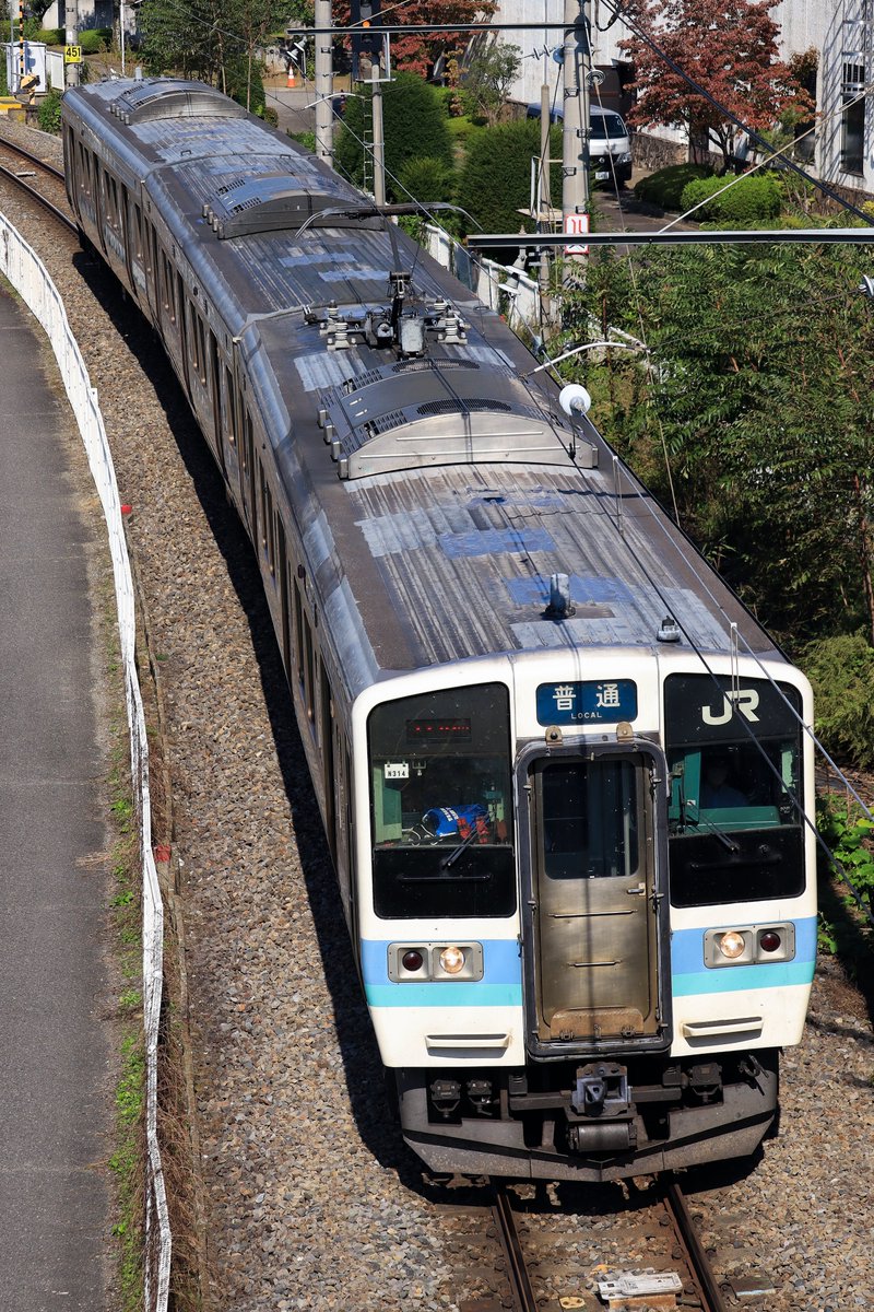 353Azusa_Photos's tweet photo. 2026.9
211系N314編成　延命工事済み

おそらく検査は受けず、延命工事のみの施工で出場。
スカートや連結器、パンタグラフなどは汚れたままなのに綺麗なベンチレーター撤去跡が見られるという新形態が爆誕。これはおもしろい。 https://t.co/Gm90HKAifa