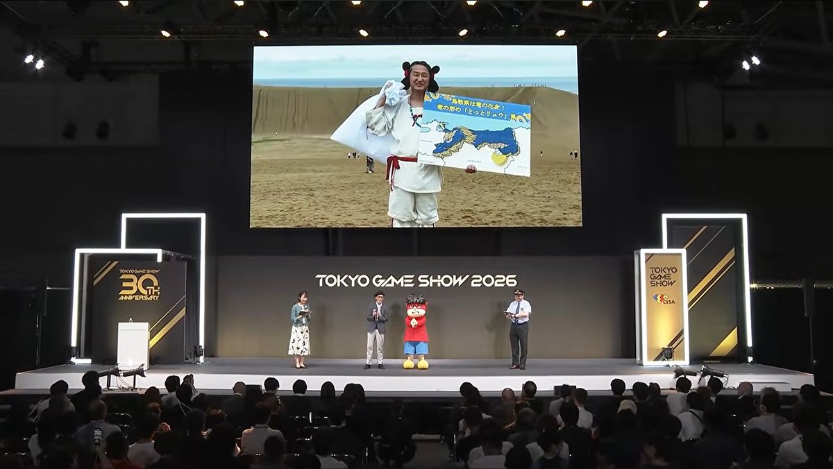 Dreamlinkent's tweet photo. 広義で鳥���に関係のある『秘密結社 鷹の爪』吉田くんが、TOKYO GAME SHOW内のステージに登場！鳥取県知事もビデオで登場、神話の衣装で「竜宮国 鳥取」の創国宣言！
https://t.co/Tfh9uKvOe5 https://t.co/HJum7GzhuI