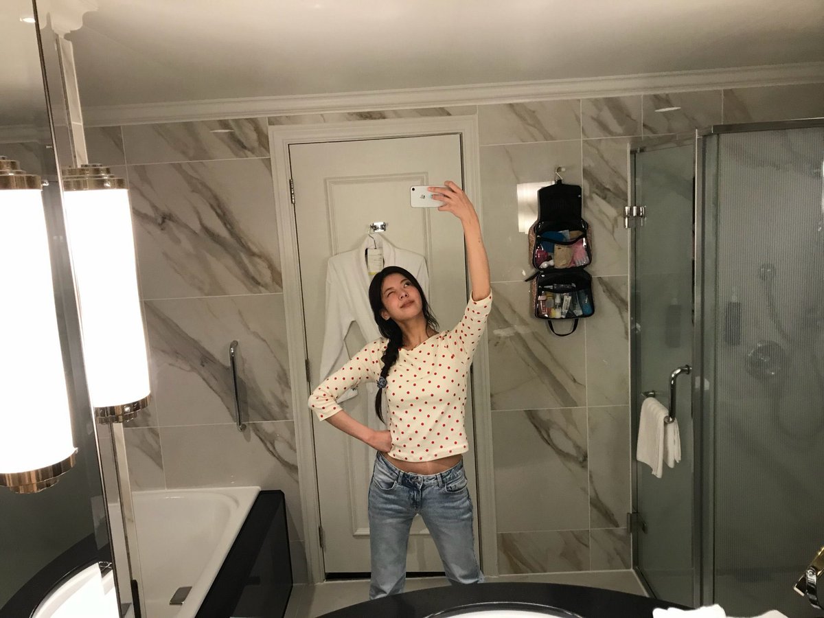 jisucheoi's tweet photo. The mirror pushed me to do this 𓏲 ࣪₊♡𓂃 https://t.co/mmWwrb8PZJ