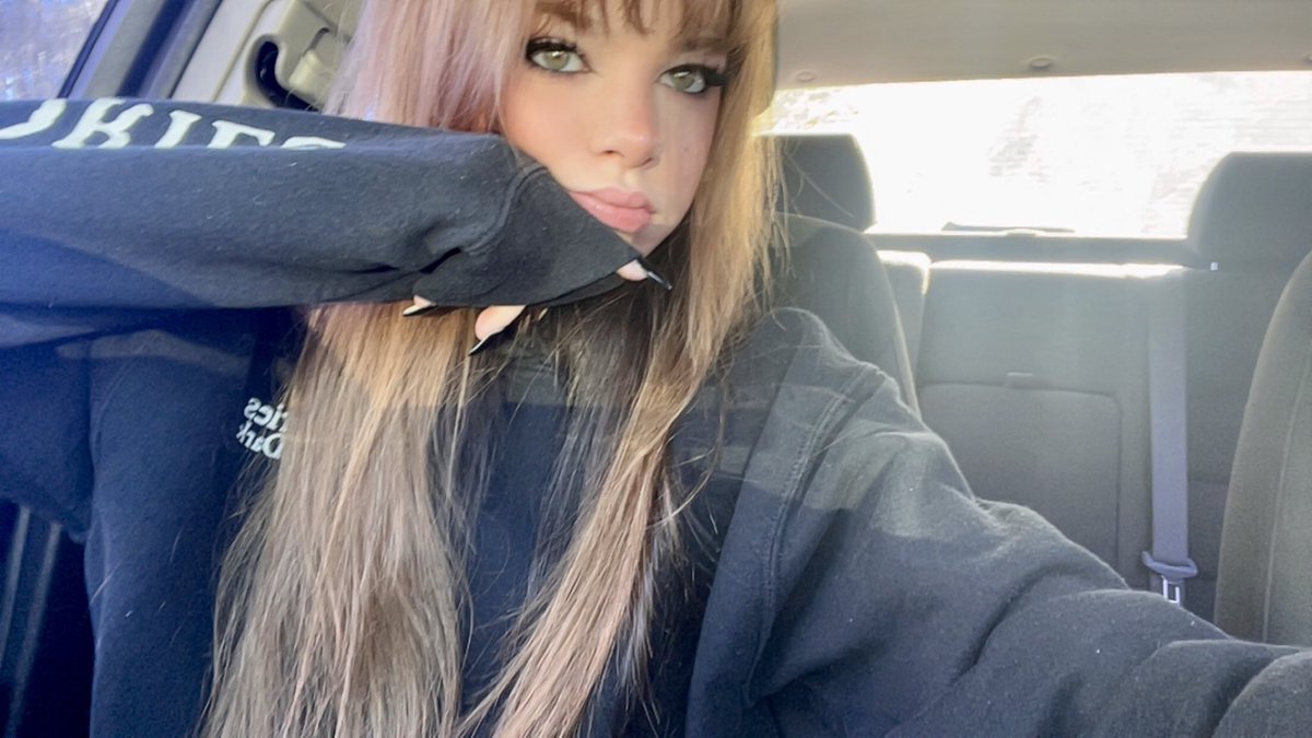 willowbabypuff's tweet photo. It aint sweater weather yet but i felt like wearing one https://t.co/KkPkLdNlb1