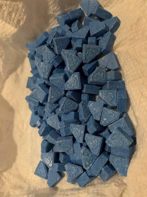 Rustoleumspray's tweet photo. When an ecstasy pill hits 
Then minutes later yo start tripping 

Molly 🔥 https://t.co/yQCS6HzHN1