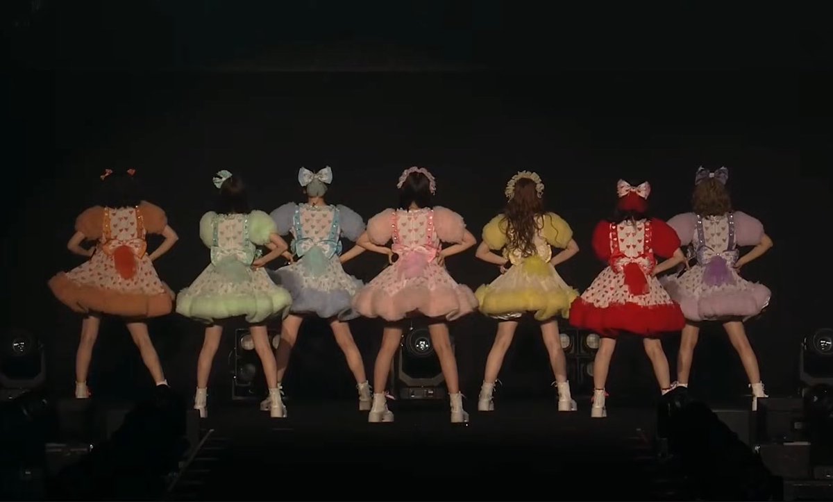 AnaMiller14370's tweet photo. FRUITS ZIPPERさんが現役最強アイドルグループと言われる理由がよく分かったww
これは強すぎるww https://t.co/WgNEIZOm2A