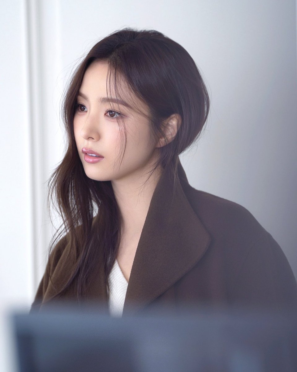 ThePresent_X's tweet photo. [#신세경]
@_sskofficial x Sie

#BEHINDTHESCENES of SHIN SAE KYEONG for SIE 2026 F/W CAMPAIGN 🩵

See more on Weverse ⬇️
🔗 https://t.co/o8BthpCraF

#SHINSAEKYEONG
#SIE #시에 https://t.co/ATl5NHLO6N