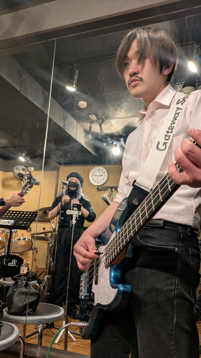 YellowSheep2025's tweet photo. ほんのりお知らせ♪

キイロさんたち
初ライブ80人動員
2回目45分スリーマン
3回目レジェンドと遭遇

確実にステップアップしてきたので
そろそろ巣立ちの時かなと。

いままでは
オレ（あに）が公式回していましたが
今後は
メンバーが公式Xの管理
イベントのブッキング等
行います

続く↓ https://t.co/OTswfvClVA