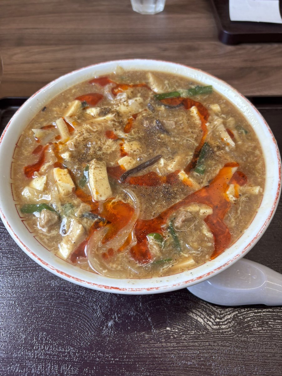 DmryZn's tweet photo. 本日の味のイサム

サンラータンメン

昨日の夜のカレーが尾を引き、お腹すいてない中での訪問笑
やはりサンラータンメンが一番うまい！
酸味抑えめ甘さ増し感のある本日、自分にはドストライク！もっと辛くても大丈夫です笑

ごちそうさまでした！ https://t.co/QK3bD48E6d