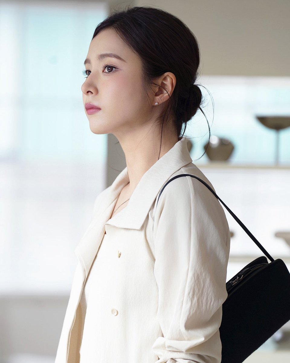 ThePresent_X's tweet photo. [#신세경]
@_sskofficial x Sie

#BEHINDTHESCENES of SHIN SAE KYEONG for SIE 2026 F/W CAMPAIGN 🩵

See more on Weverse ⬇️
🔗 https://t.co/o8BthpCraF

#SHINSAEKYEONG
#SIE #시에 https://t.co/mRTUzlAkqF
