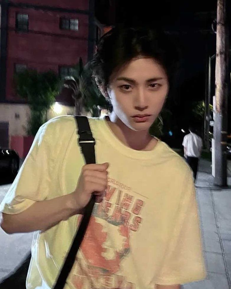 wonzzu_'s tweet photo. 아니 이거 어떻게 같은 사람이야. https://t.co/qn9UKjhcfJ