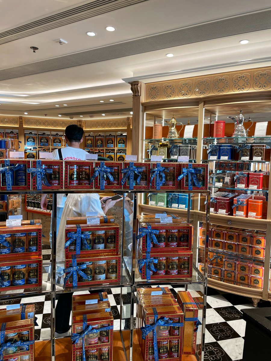 damao13's tweet photo. 香港の尖沙咀でbacha coffeeにも行ってみました！
コーヒーは1910コーヒーを頼んでみましたが、何も入れない方が飲みやすく美味しかったです☕️ https://t.co/E59VyheJxm