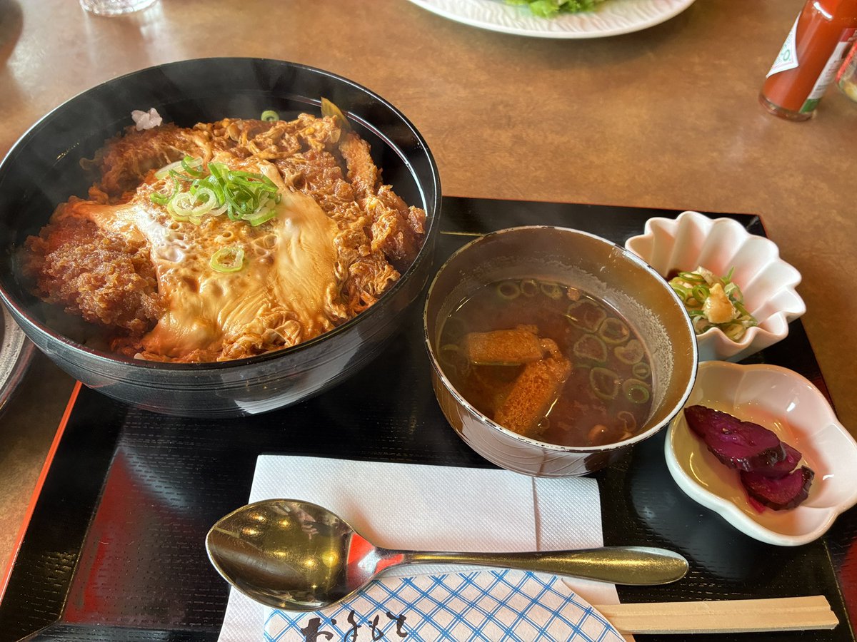 starcarinin's tweet photo. シャルル
カツ丼
最近行く頻度高いが
たまたまなのである
前行ったかつ将と比べたら安く感じる https://t.co/cpIRNECbRB