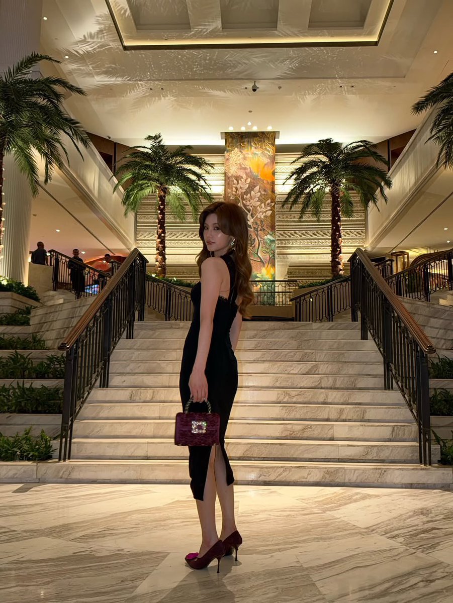 seungmonned's tweet photo. yeji kemarin nginep di grand hyatt ya ternyata https://t.co/416JtjDzVw